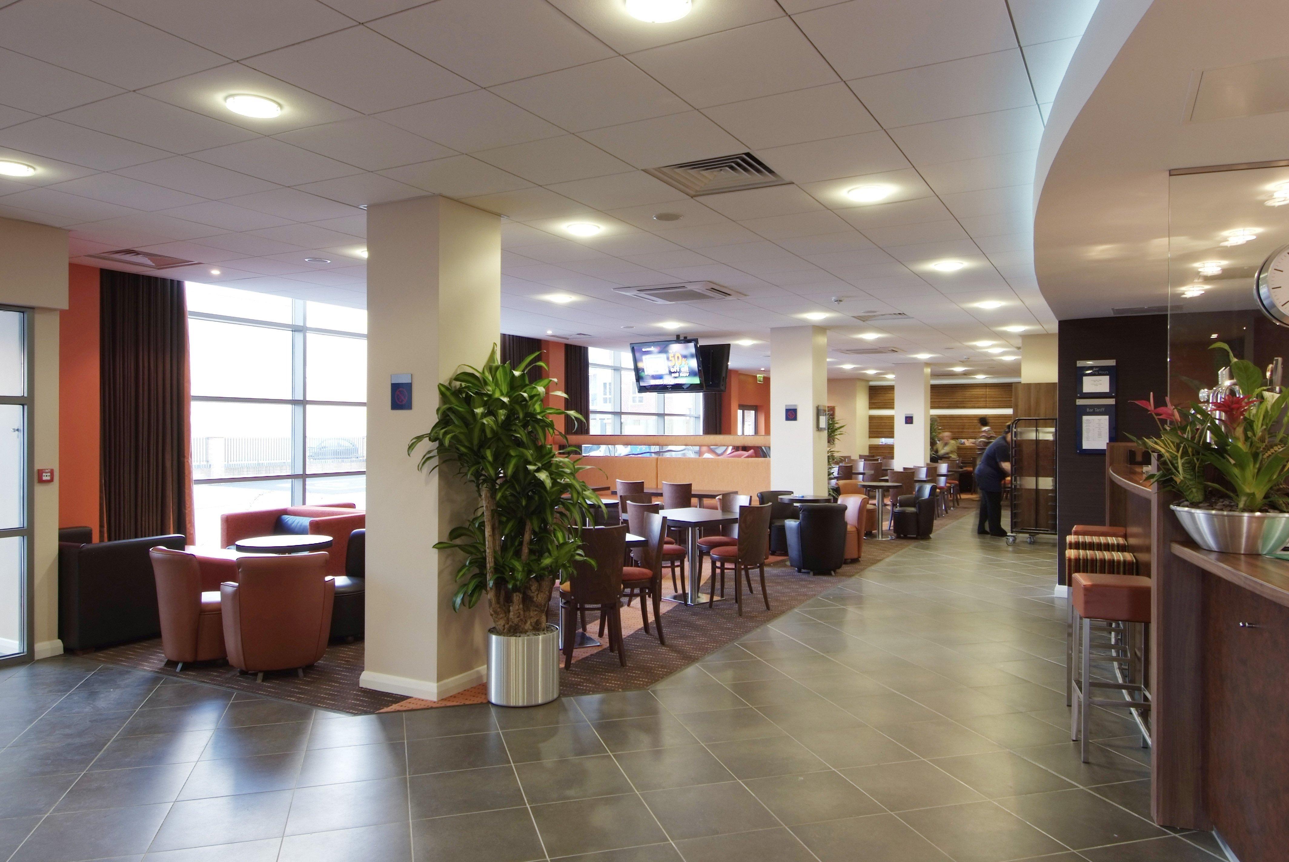 Holiday Inn Express Slough Exteriér fotografie