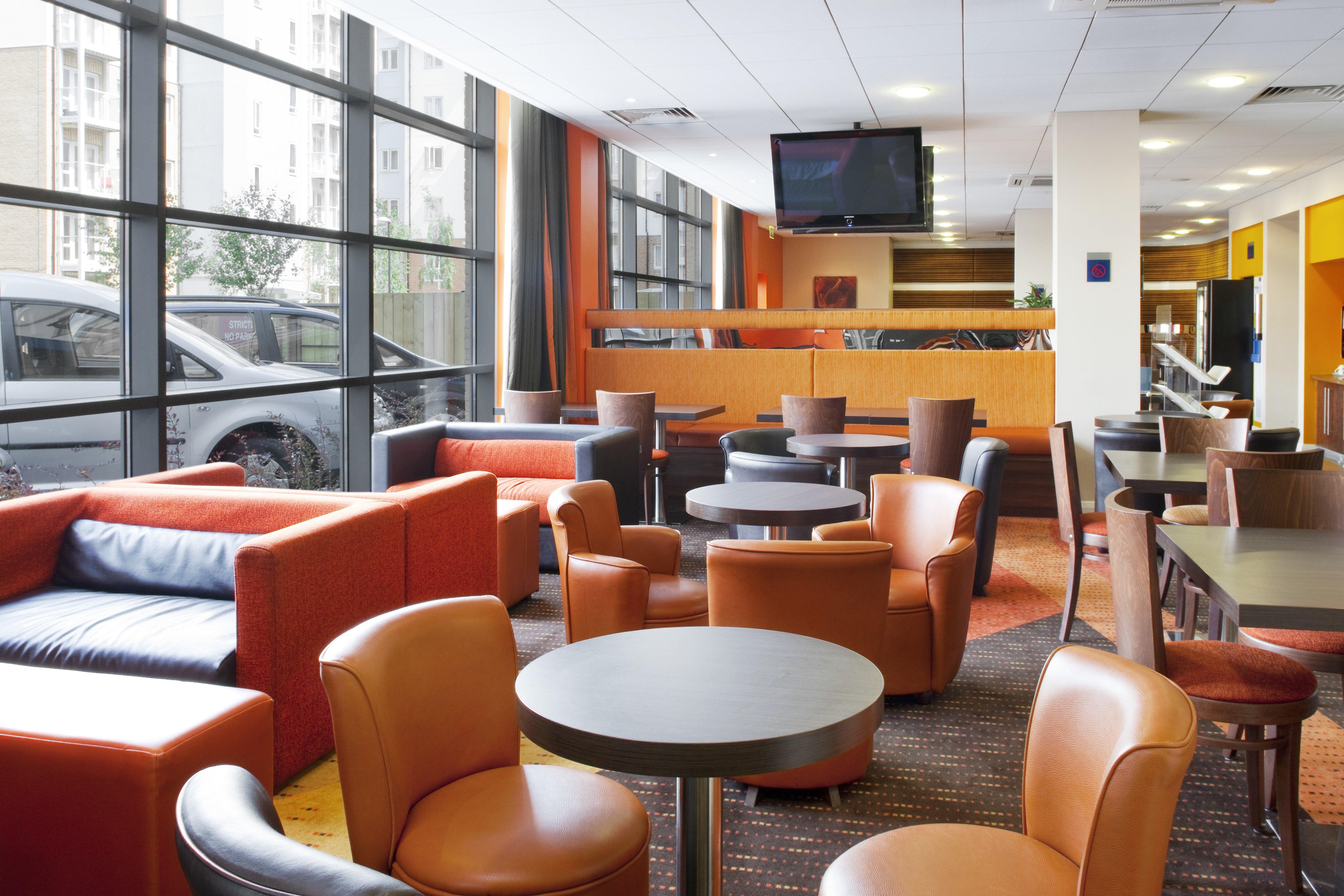 Holiday Inn Express Slough Restaurace fotografie