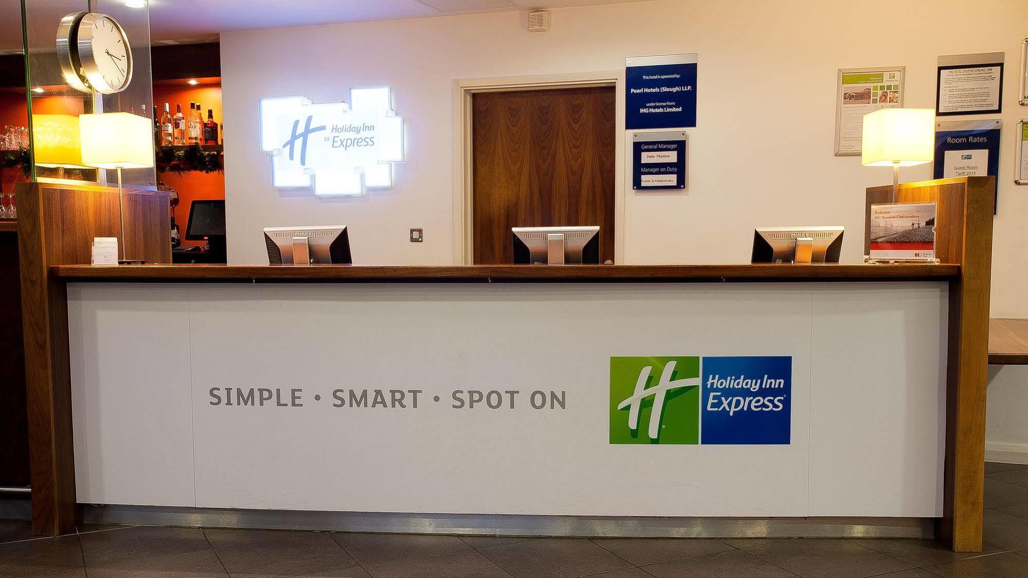Holiday Inn Express Slough Exteriér fotografie